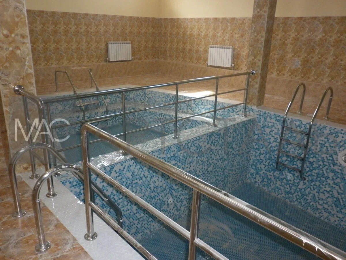 Лестницы для бассейна